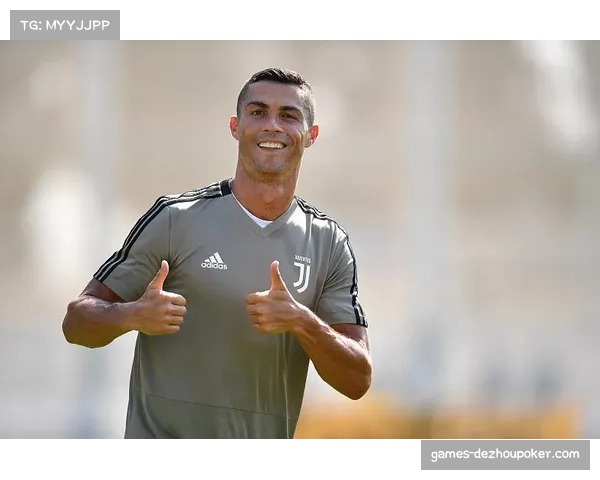 【英超联赛·人物动态·转会》尤文图斯有意租借曼联中场梅努，提供短期合同